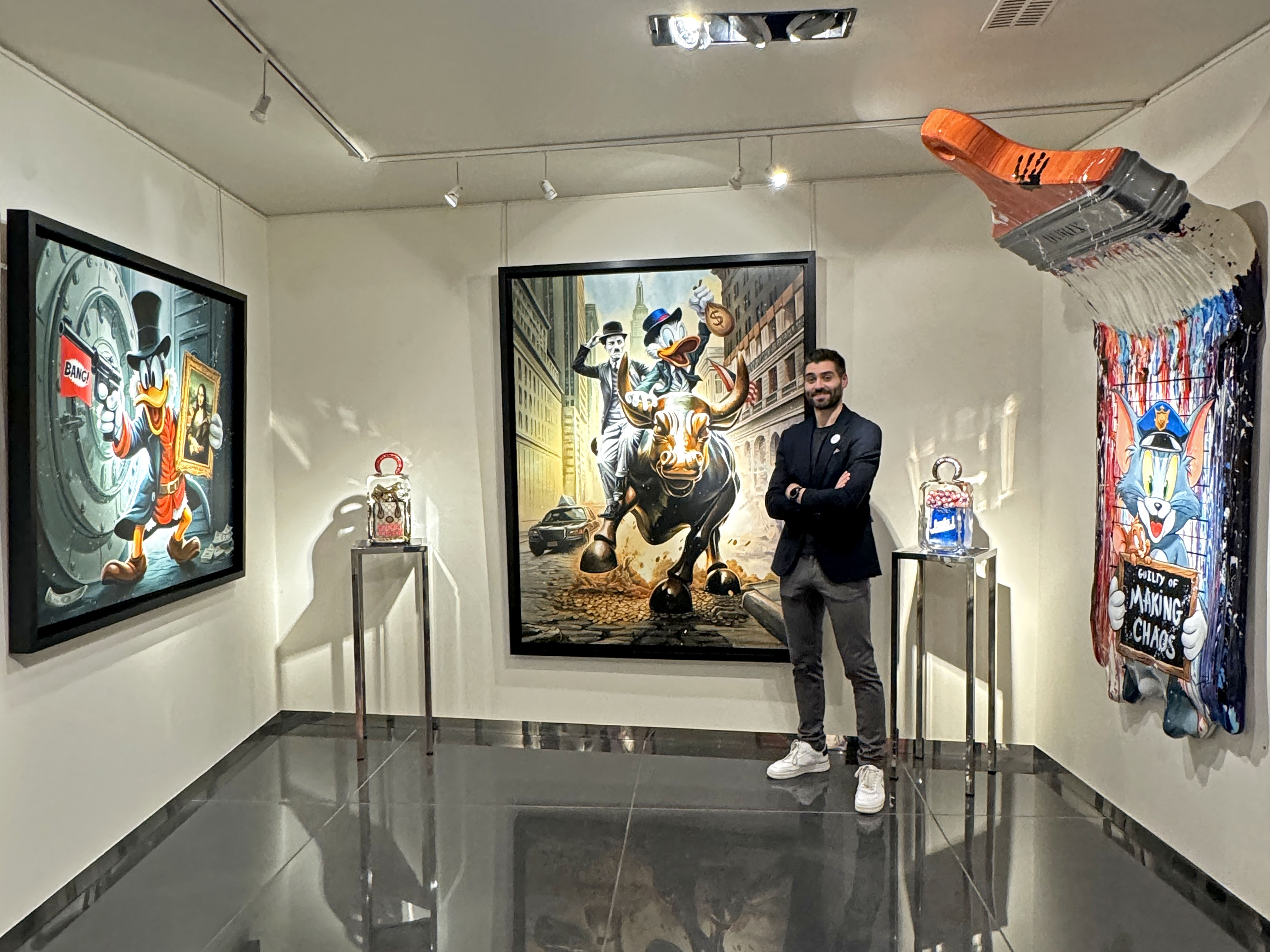 Julien Durix dans sa galerie
